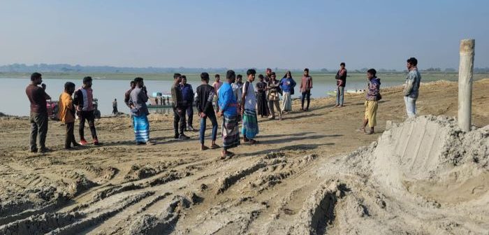 হোসেনপুরে অবৈধভাবে বালু উত্তোলনের দায়ে ৬০ হাজার টাকা জরিমানা