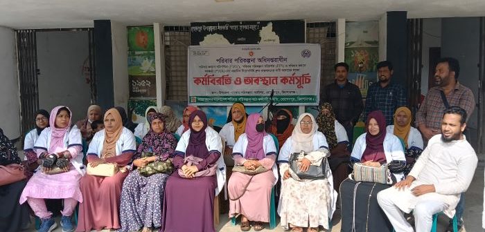 হোসেনপুরে পরিবার পরিকল্পনা কর্মচারীদের কর্মবিরতি 