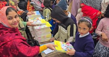 বই বিতরণ