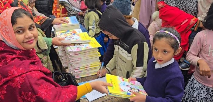 বছরের শুরুতেই কিশোরগঞ্জে শিক্ষার্থীদের হাতে নতুন বই