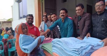 কলাপাড়া এলাকায় কম্বল বিতরণ